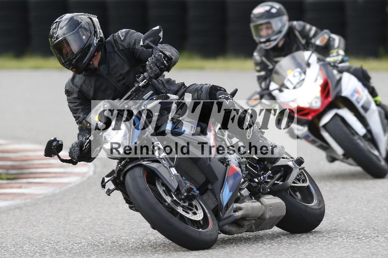 /Archiv-2025/09 22.04.2025 Cornu Master School ADR/rot-rouge/35